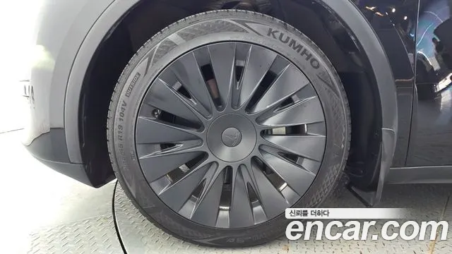 Tesla Model Y — Фото автомобиля 5