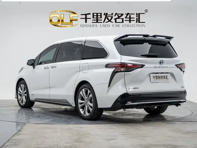 Toyota Sienna — Фото автомобиля 8
