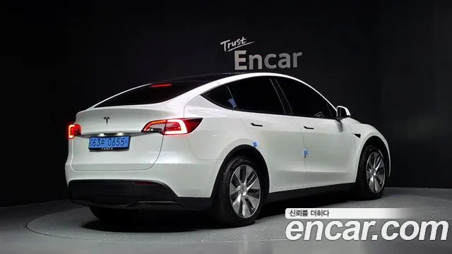 Tesla Model Y — Фото автомобиля 2