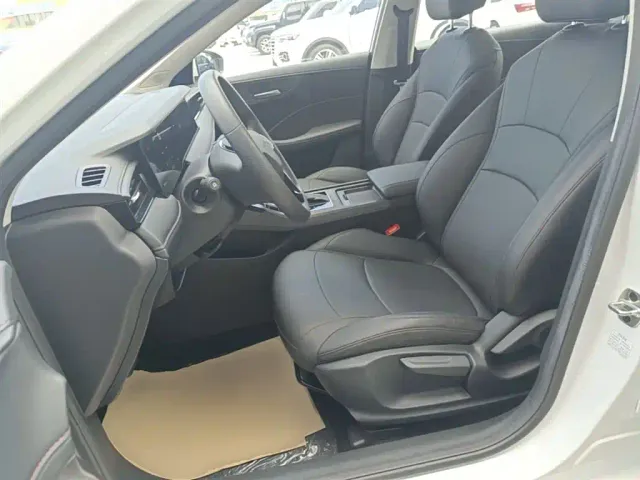 Roewe i5 — Фото автомобиля 14
