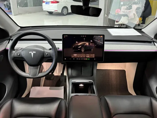 Tesla Model Y — Фото автомобиля 5