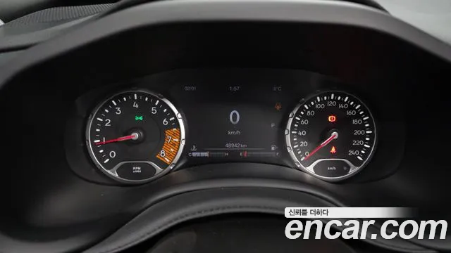 Jeep Renegade — Фото автомобиля 8