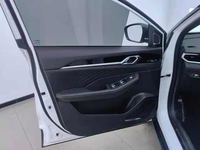 Geely Binyue — Фото автомобиля 7