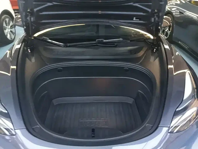 Tesla Model 3 — Фото автомобиля 19