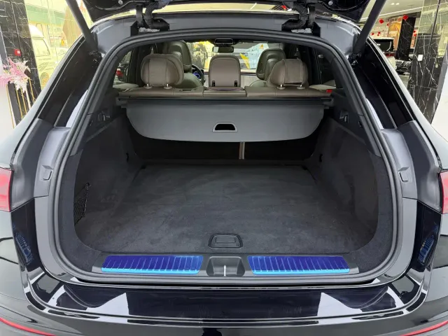 Mercedes-Benz EQE SUV — Фото автомобиля 16
