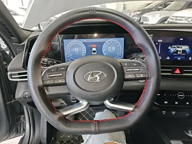 Hyundai Elantra — Фото автомобиля 10