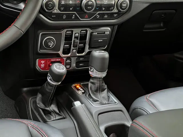 Jeep Wrangler — Фото автомобиля 14