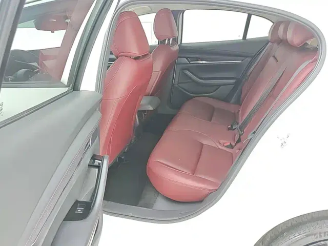 Mazda Axela — Фото автомобиля 11