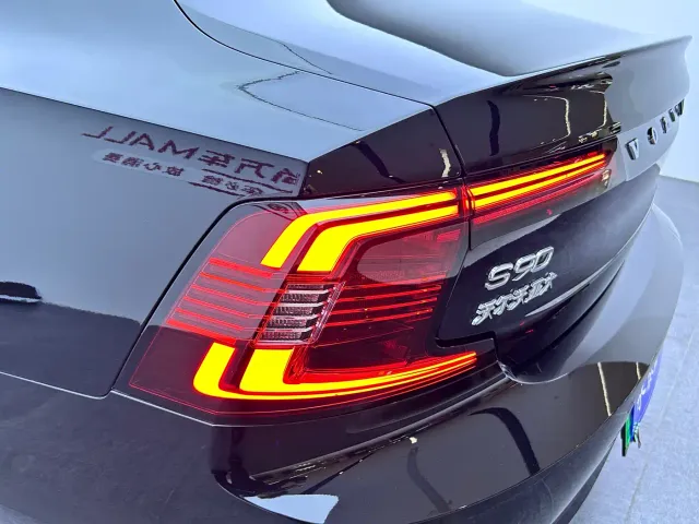 Volvo S90 — Фото автомобиля 8