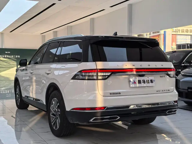 Lincoln Aviator — Фото автомобиля 14