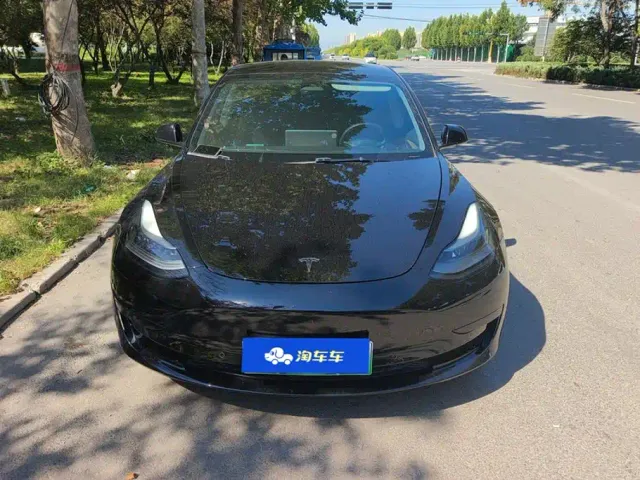 Tesla Model 3 — Фото автомобиля 2