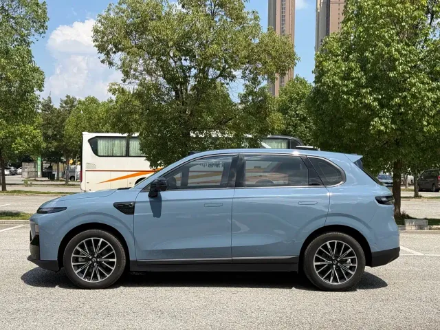 Leapmotor B10 — Фото автомобиля 13