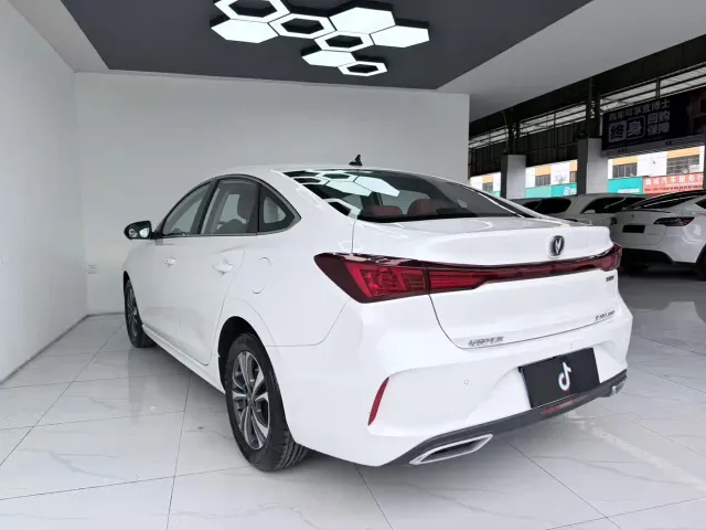 Changan Eado — Фото автомобиля 9
