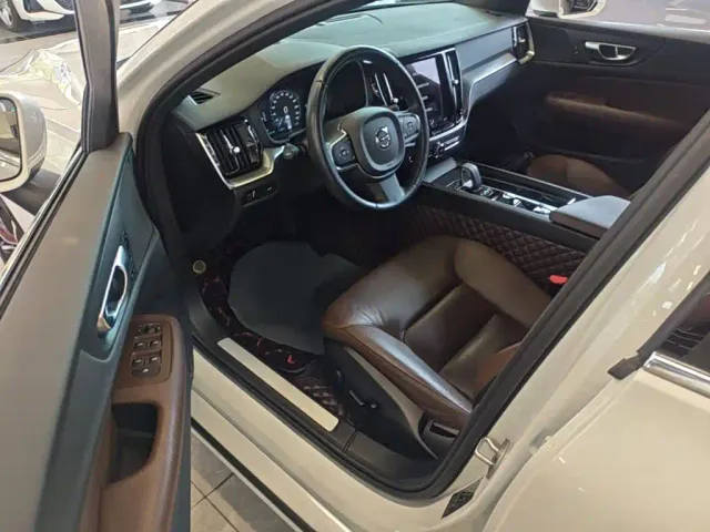 Volvo S60 — Фото автомобиля 15