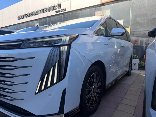 GAC Trumpchi E9 — Фото автомобиля 2