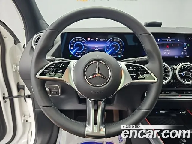 Mercedes-Benz EQA — Фото автомобиля 11