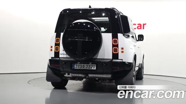 Land Rover Defender — Фото автомобиля 4