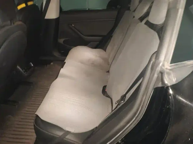 Tesla Model 3 — Фото автомобиля 11