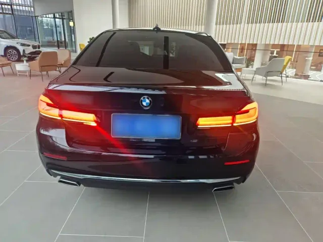 BMW 5 Series — Фото автомобиля 5