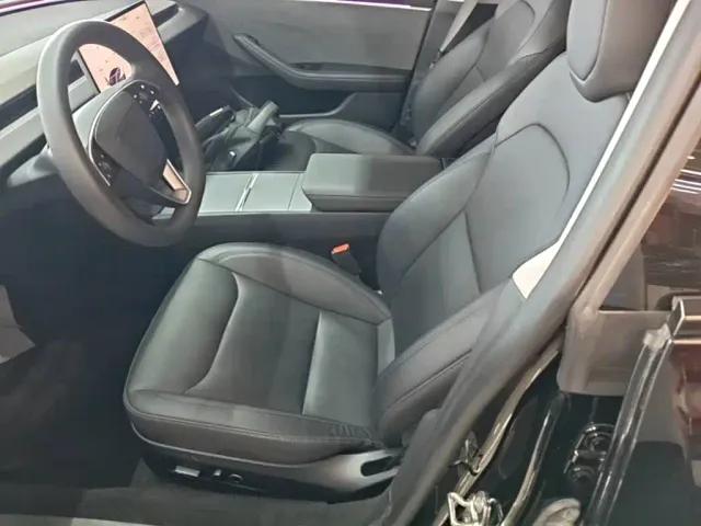 Tesla Model 3 — Фото автомобиля 15