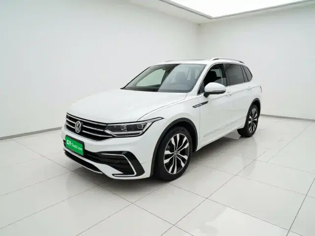 Фотография автомобиля — Volkswagen Tiguan L