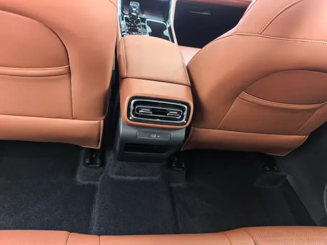 Geely Emgrand — Фото автомобиля 12