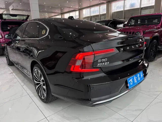 Volvo S90 — Фото автомобиля 18