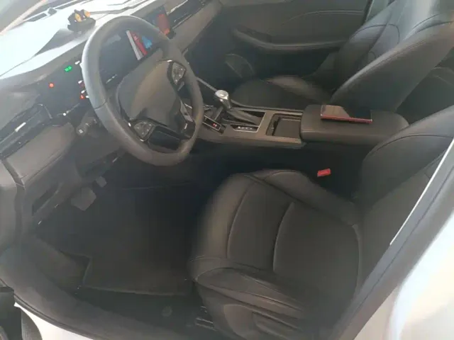 Roewe i5 — Фото автомобиля 14