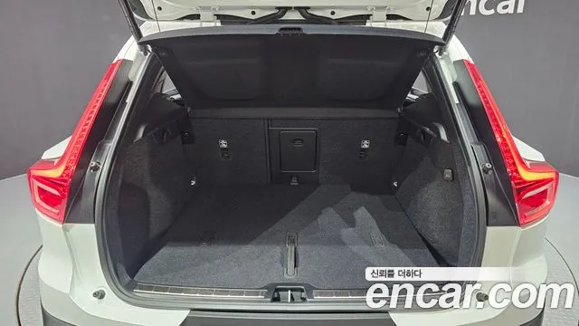 Volvo XC40 — Фото автомобиля 20
