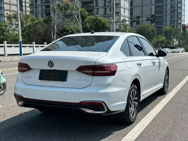 Volkswagen Lavida — Фото автомобиля 9