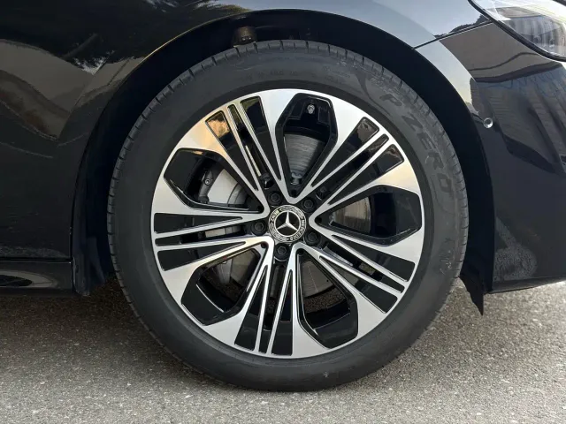 Mercedes-Benz E-Class — Фото автомобиля 4