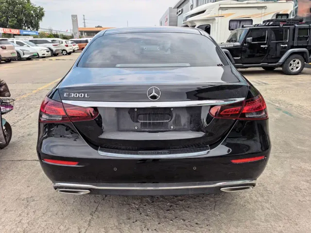 Mercedes-Benz E-Class — Фото автомобиля 4