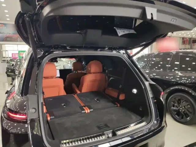 Li Auto L8 — Фото автомобиля 18