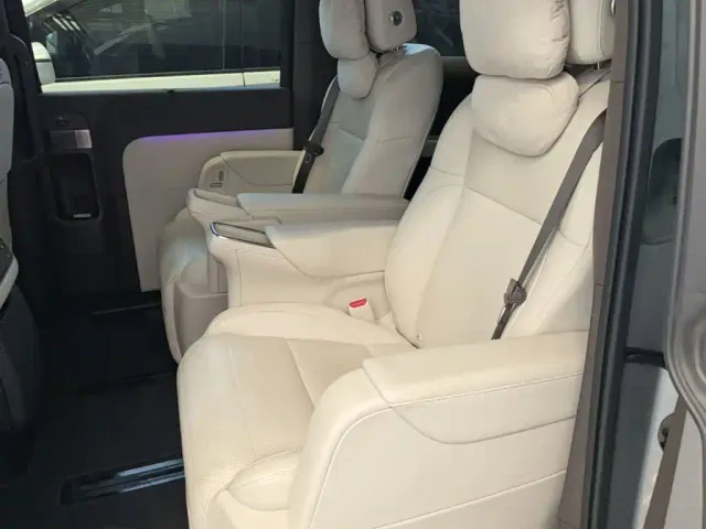 Li Auto MEGA — Фото автомобиля 16