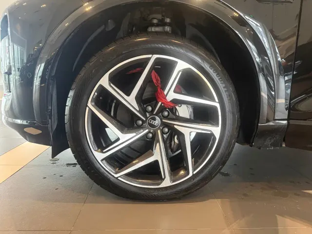 Audi Q6L e-tron — Фото автомобиля 18