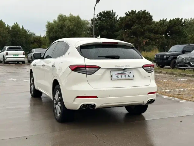 Maserati Levante — Фото автомобиля 4
