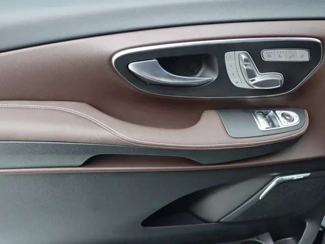 Mercedes-Benz V-Class — Фото автомобиля 11