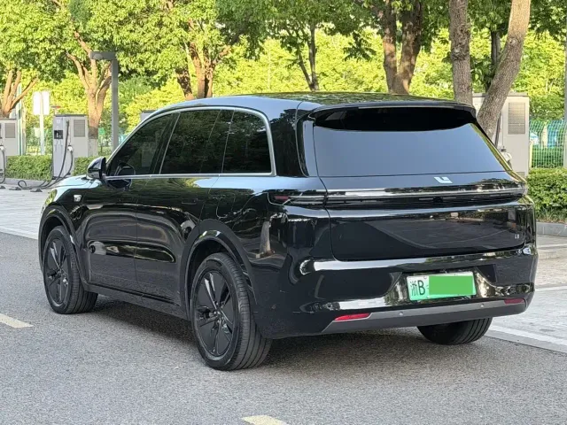 Li Auto L8 — Фото автомобиля 14
