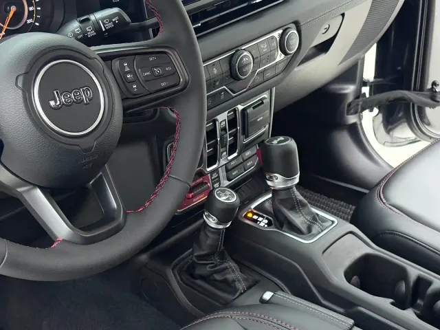 Jeep Wrangler — Фото автомобиля 16