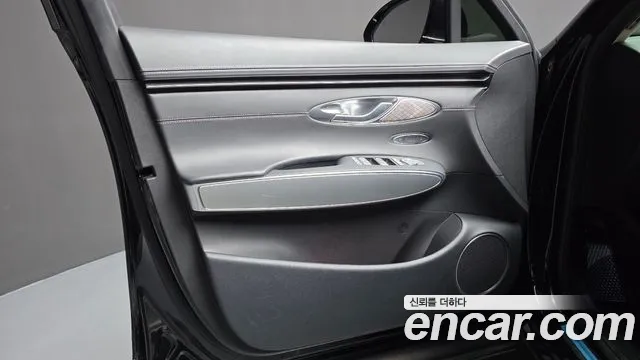 Genesis GV70 2.5T Бензин AWD — Фото автомобиля 18