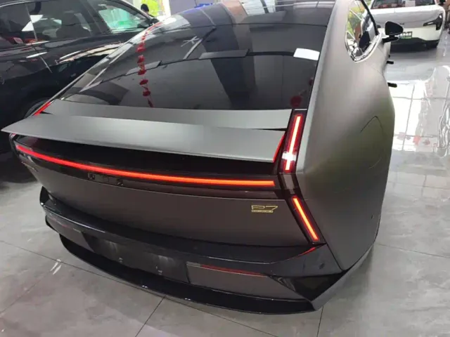 Xpeng P7 — Фото автомобиля 5