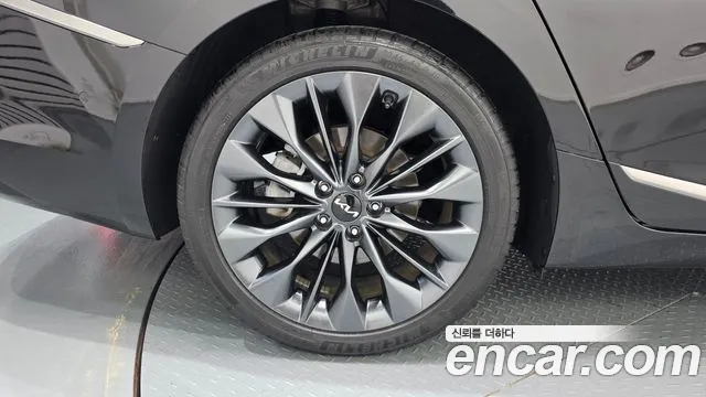 Kia K8 — Фото автомобиля 5