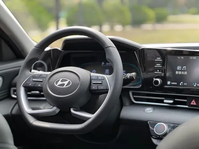 Hyundai Elantra — Фото автомобиля 16