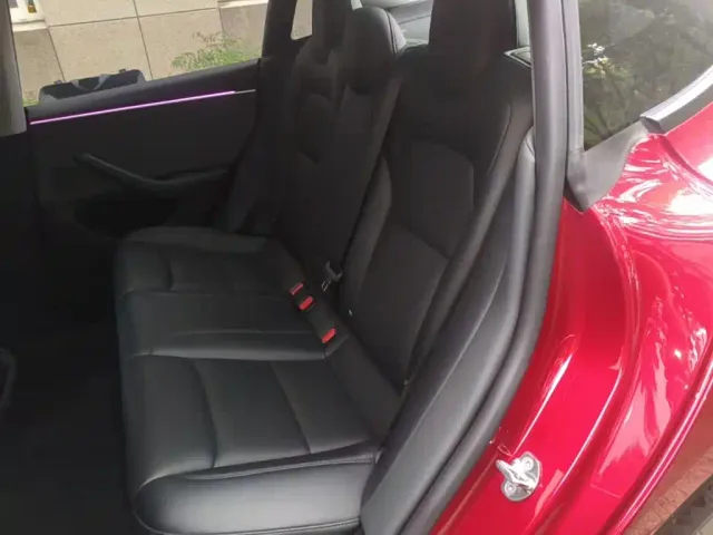 Tesla Model 3 — Фото автомобиля 12