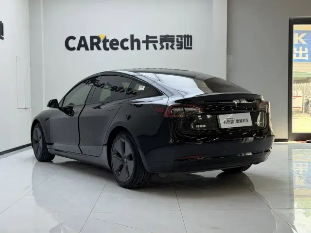 Tesla Model 3 — Фото автомобиля 8