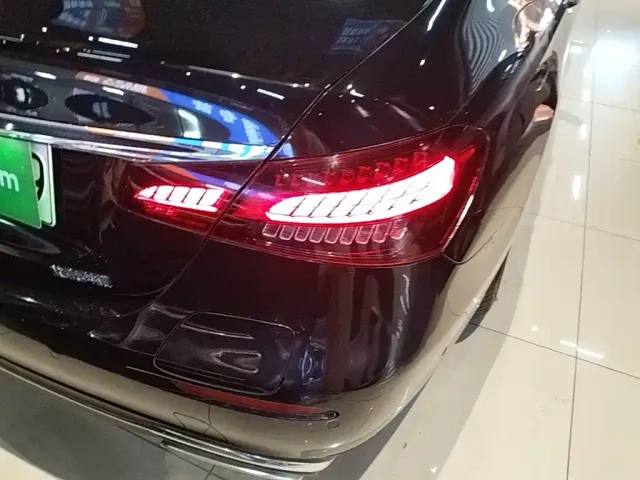 Mercedes-Benz E-Class — Фото автомобиля 7