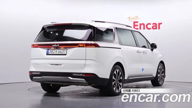 Kia Carnival Generation 4 — Фото автомобиля 2