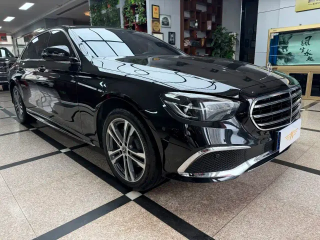 Mercedes-Benz E-Class — Фото автомобиля 3
