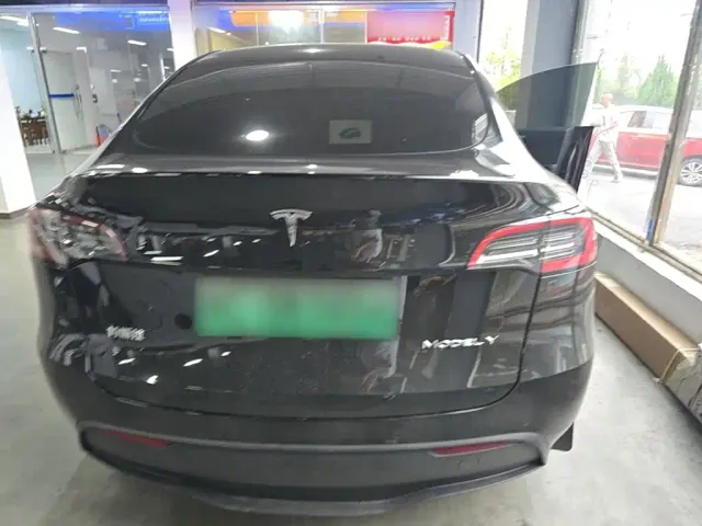 Tesla Model Y — Фото автомобиля 5