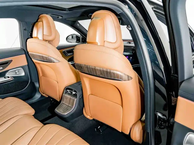 Mercedes-Benz E-Class — Фото автомобиля 20